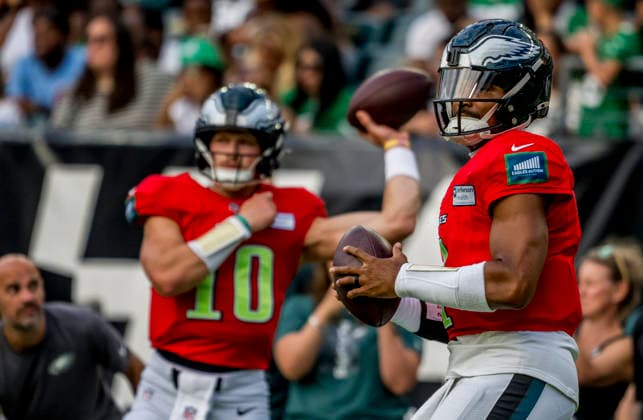 August 25, 2026, Philadelphia, Pa, USA: Philadelphia Eagles quarterback Jalen Hurts practices during the Philadelphia Eagles public practice at Lincoln Financial Field in Philadelphia, Pennsylvania on August 25, 2026. Cal Media NFL, American Football Herren, USA 2026: Philadelphia Eagles Public Practice AUG 25  - ZUMAcs17 20260825_faf_cs17_008 Copyright: xScottxSeriox