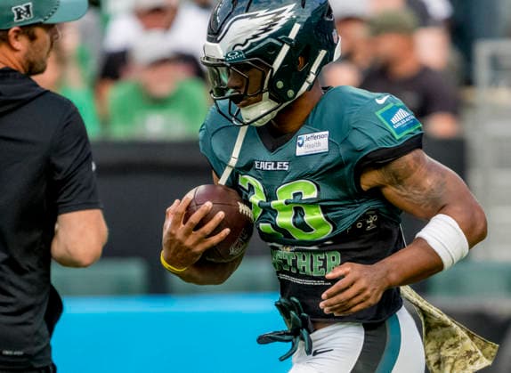 August 25, 2026, Philadelphia, Pa, USA: Philadelphia Eagles running back Saquon Barkley practices during the Philadelphia Eagles public practice at Lincoln Financial Field in Philadelphia, Pennsylvania on August 25, 2026. Cal Media NFL, American Football Herren, USA 2026: Philadelphia Eagles Public Practice AUG 25  - ZUMAcs17 20260825_faf_cs17_010 Copyright: xScottxSeriox