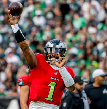 August 25, 2026, Philadelphia, Pa, USA: Philadelphia Eagles quarterback Jalen Hurts practices during the Philadelphia Eagles public practice at Lincoln Financial Field in Philadelphia, Pennsylvania on August 25, 2026. Cal Media NFL, American Football Herren, USA 2026: Philadelphia Eagles Public Practice AUG 25  - ZUMAcs17 20260825_faf_cs17_020 Copyright: xScottxSeriox