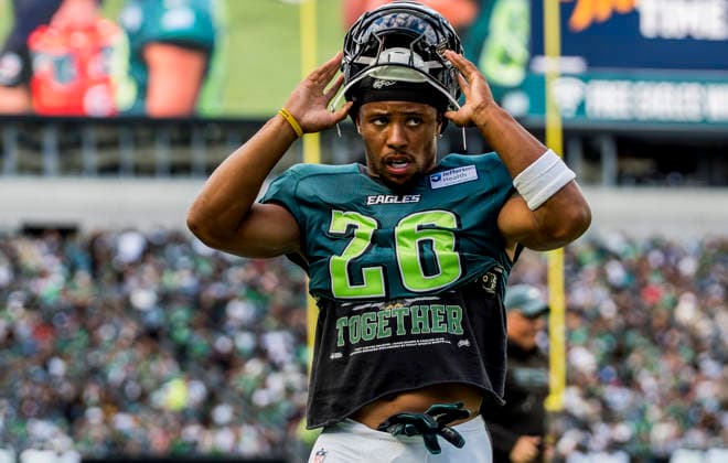 August 25, 2026, Philadelphia, Pa, USA: Philadelphia Eagles running back Saquon Barkley practices during the Philadelphia Eagles public practice at Lincoln Financial Field in Philadelphia, Pennsylvania on August 25, 2026. Cal Media NFL, American Football Herren, USA 2026: Philadelphia Eagles Public Practice AUG 25  - ZUMAcs17 20260825_faf_cs17_035 Copyright: xScottxSeriox