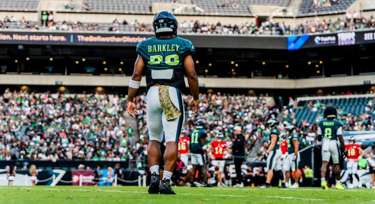 August 25, 2026, Philadelphia, Pa, USA: Philadelphia Eagles running back Saquon Barkley practices during the Philadelphia Eagles public practice at Lincoln Financial Field in Philadelphia, Pennsylvania on August 25, 2026. Cal Media NFL, American Football Herren, USA 2026: Philadelphia Eagles Public Practice AUG 25  - ZUMAcs17 20260825_faf_cs17_036 Copyright: xScottxSeriox