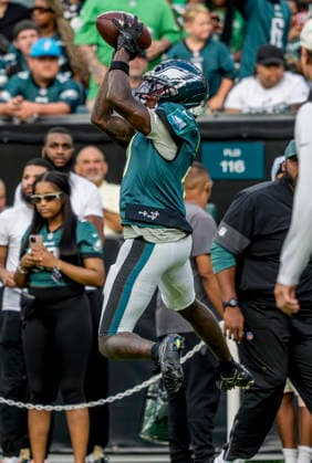 NFL, American Football Herren, USA 2026: Philadelphia Eagles Public Practice AUG 25 August 25, 2026, Philadelphia, Pa, USA: Philadelphia Eagles wide receiver Hollywood Brown catches a pass during the Philadelphia Eagles public practice at Lincoln Financial Field in Philadelphia, Pennsylvania on August 25, 2026. Scott Serio Cal Media(Credit Image: Scott Serio Cal Sport Media) Philadelphia Pa USA EDITORIAL USE ONLY Copyright: xx ZUMA-20260825_faf_cs17_015.jpg ScottxSeriox csmphotothree514859