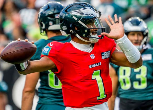 NFL, American Football Herren, USA 2026: Philadelphia Eagles Public Practice AUG 25 August 25, 2026, Philadelphia, Pa, USA: Philadelphia Eagles quarterback Jalen Hurts practices during the Philadelphia Eagles public practice at Lincoln Financial Field in Philadelphia, Pennsylvania on August 25, 2026. Scott Serio Cal Media(Credit Image: Scott Serio Cal Sport Media) Philadelphia Pa USA EDITORIAL USE ONLY Copyright: xx ZUMA-20260825_faf_cs17_018.jpg ScottxSeriox csmphotothree514868