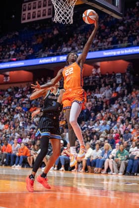 UNCASVILLE, CT - AUGUST 25: Saniya Rivers 22 of the Connecticut Sun shoots the ball during the WNBA, Basketball Damen, USA game between the Chicago Sky and the Connecticut Sun on August 25, 2026 at Mohegan Sun Arena in Uncasville, CT. (Photo by Erica Denhoff Icon Sportswire) WNBA: AUG 25 Chicago Sky at Connecticut Sun EDITORIAL USE ONLY Icon26082501