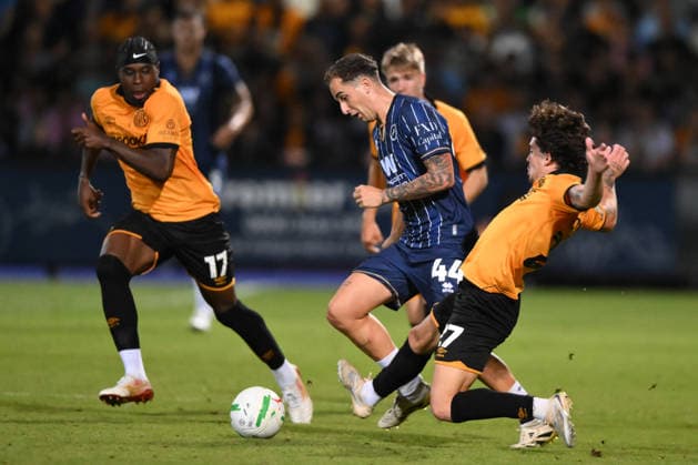 Cambridge United v Millwall - Carabao Cup Second Round Glen McConnell of Cambridge United challenges Alfie Massey of Millwall during the Carabao Cup Second Round match between Cambridge United and Millwall at the Cledara Abbey Stadium in Cambridge, on August 25, 2026. Cambridge Cambridgeshire  Copyright: xMIxNewsx originalFilename:fletcher-cambridg260825_npKkC.jpg