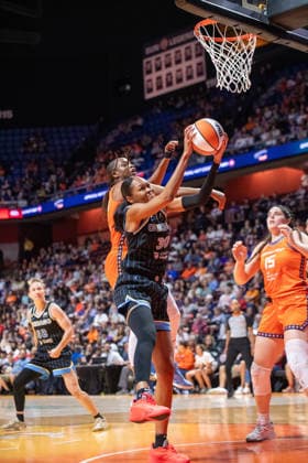 UNCASVILLE, CT - AUGUST 25: Azura Stevens 30 of the Chicago Sky rebounds the ball during the WNBA, Basketball Damen, USA game between the Chicago Sky and the Connecticut Sun on August 25, 2026 at Mohegan Sun Arena in Uncasville, CT. (Photo by Erica Denhoff Icon Sportswire) WNBA: AUG 25 Chicago Sky at Connecticut Sun EDITORIAL USE ONLY Icon26082506