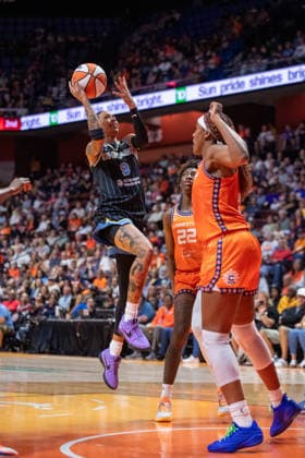 UNCASVILLE, CT - AUGUST 25: Natasha Cloud 9 of the Chicago Sky shoots the ball during the WNBA, Basketball Damen, USA game between the Chicago Sky and the Connecticut Sun on August 25, 2026 at Mohegan Sun Arena in Uncasville, CT. (Photo by Erica Denhoff Icon Sportswire) WNBA: AUG 25 Chicago Sky at Connecticut Sun EDITORIAL USE ONLY Icon26082514