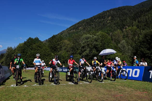 2026 UCI Mountain Bike World Championships Picture by Alex Whitehead SWpix.com - 26 08 2026 - Cycling - 2026 UCI Mountain Bike World Championships - Val di Sole, Trentino, Italy - E-mountain bike (E-MTB) Cross Country - Women Elite - Riders line up on the start, Roberta Kelly Stopa (Brazil), Anna Oberparleiter (Italy), Kathrin Stirnemann (Switzerland), Anna Spielmann (Austria), Tereza Kurnicka (Slovakia) Copyright: x xSWpix.comx(t axPhotographyxHubxLtd)xAlexxWhitehead SWpix.comx SWP-3030-19378