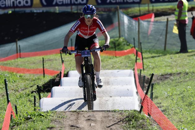 26.08.2026, Daolasa di Commezzadura, Val di Sole Bikeland, 2026 UCI MTB World Championship, WM, Weltmeisterschaft Women Elite s E-MTB XC (E-MTB Cross Country) Anna Spielmann 1 (AUT) Daolasa di Commezzadura Val di Sole Bikeland Trento Italy *** August 26, 2026, Daolasa di Commezzadura, Val di Sole Bikeland, 2026 UCI MTB World Championships, Women’s Elite E MTB XC (E MTB Cross Country), Anna Spielmann 1 AUT, Daolasa di Commezzadura, Val di Sole Bikeland, Trento, Italy Copyright: xJustPictures.ch FrancescoxMinghettix jp-en-FrMi-MNG_0081