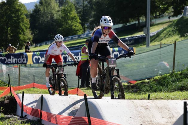 26.08.2026, Daolasa di Commezzadura, Val di Sole Bikeland, 2026 UCI MTB World Championship, WM, Weltmeisterschaft Women Elite s E-MTB XC (E-MTB Cross Country) Michaela Zahradna 7 (SVK) and Patrycja Jeziorska 9 (POL) Daolasa di Commezzadura Val di Sole Bikeland Trento Italy *** August 26, 2026, Daolasa di Commezzadura, Val di Sole Bikeland, 2026 UCI MTB World Championships Women s Elite E MTB XC E MTB Cross Country Michaela Zahradna 7 SVK and Patrycja Jeziorska 9 POL Daolasa di Commezzadura Val di Sole Bikeland Trento, Italy Copyright: xJustPictures.ch FrancescoxMinghettix jp-en-FrMi-MNG_0283