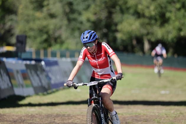 26.08.2026, Daolasa di Commezzadura, Val di Sole Bikeland, 2026 UCI MTB World Championship, WM, Weltmeisterschaft Women Elite s E-MTB XC (E-MTB Cross Country) Anna Spielmann 1 (AUT) winning the race Daolasa di Commezzadura Val di Sole Bikeland Trento Italy *** August 26, 2026, Daolasa di Commezzadura, Val di Sole Bikeland, 2026 UCI MTB World Championship Women Elite E MTB XC E MTB Cross Country Anna Spielmann 1 AUT wins the race Daolasa di Commezzadura Val di Sole Bikeland Trento, Italy Copyright: xJustPictures.ch FrancescoxMinghettix jp-en-FrMi-MNG_0375
