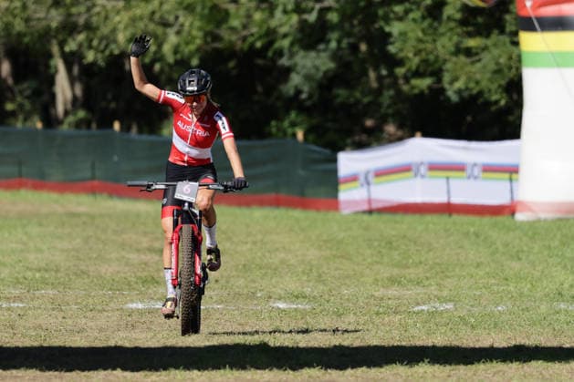 26.08.2026, Daolasa di Commezzadura, Val di Sole Bikeland, 2026 UCI MTB World Championship, WM, Weltmeisterschaft Women Elite s E-MTB XC (E-MTB Cross Country) Tamara Wiedmann 6 (AUT) arriving in third position Daolasa di Commezzadura Val di Sole Bikeland Trento Italy *** August 26, 2026, Daolasa di Commezzadura, Val di Sole Bikeland, 2026 UCI MTB World Championships Women’s Elite E MTB XC E MTB Cross Country Tamara Wiedmann 6 AUT finishing in third place Daolasa di Commezzadura Val di Sole Bikeland Trento, Italy Copyright: xJustPictures.ch FrancescoxMinghettix jp-en-FrMi-MNG_0412