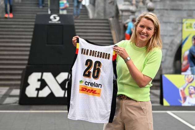 acting Antwerp mayor Els Van Doesburg poses for the photographer at poses for the photographer with a personalised shirt during the latest press conference, PK, Pressekonferenz regarding the 3x3 European Basketball Championship in Antwerp (Sept. 11 13), on Wednesday 26 August 2026 in Antwerp. JONASxROOSENS  x184366728x