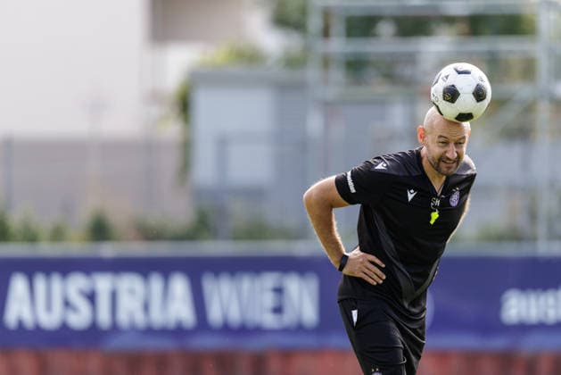 SOCCER - UEFA ECL, A.Wien vs Braga VIENNA,AUSTRIA,26.AUG.26 - SOCCER - UEFA Conference League, play-off, Austria Wien vs Sporting Braga, preview, training A.Wien. Image shows head coach Stephan Helm (A.Wien).  GEPAxpictures xArminxRauthner