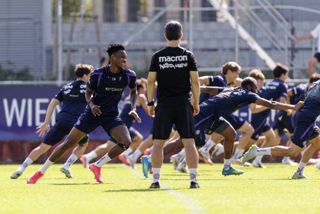 SOCCER - UEFA ECL, A.Wien vs Braga VIENNA,AUSTRIA,26.AUG.26 - SOCCER - UEFA Conference League, play-off, Austria Wien vs Sporting Braga, preview, training A.Wien. Image shows Kelvin Boateng (A.Wien) and the team of A.Wien.  GEPAxpictures xArminxRauthner