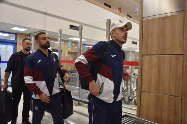 Trabzonspor football team departs for Hungary for the match against Ferencvaros TRABZON, TURKIYE - AUGUST 26: Players and technical staff of Trabzonspor, including Egyptian star Mohamed Salah (C), arrive at Trabzon Airport to board a private flight to Hungary ahead of their UEFA Europa League play-off second-leg match against Ferencvaros, in Trabzon, Turkiye, on August 26, 2026. Duygu Avunduk Anadolu Trabzon Turkey. Editorial use only. Please get in touch for any other usage.  Copyright: x2026xAnadoluxDuyguxAvundukx