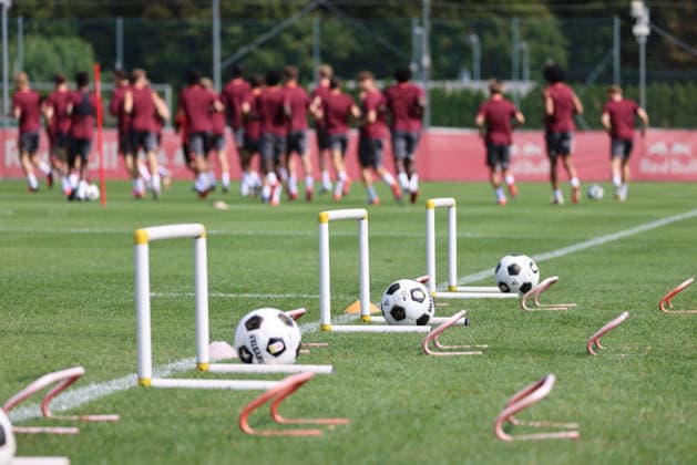 SOCCER - UEFA EL, RBS vs Mjaellby SALZBURG,AUSTRIA,26.AUG.26 - SOCCER - UEFA Europa League, play-off, Red Bull Salzburg vs Mjaellby AIF, preview, training RBS. Image shows a feature of players of RBS.  GEPAxpictures xMathiasxMandl