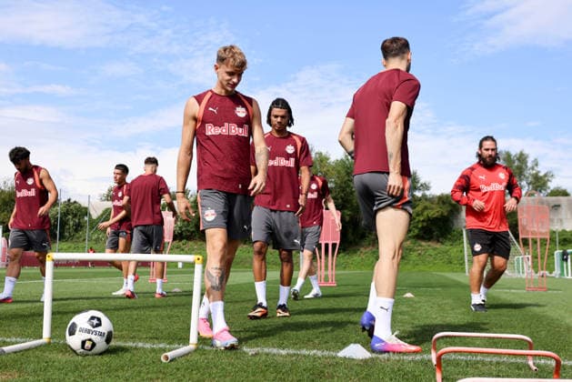 SOCCER - UEFA EL, RBS vs Mjaellby SALZBURG,AUSTRIA,26.AUG.26 - SOCCER - UEFA Europa League, play-off, Red Bull Salzburg vs Mjaellby AIF, preview, training RBS. Image shows Nikolas Veratschnig (RBS).  GEPAxpictures xMathiasxMandl