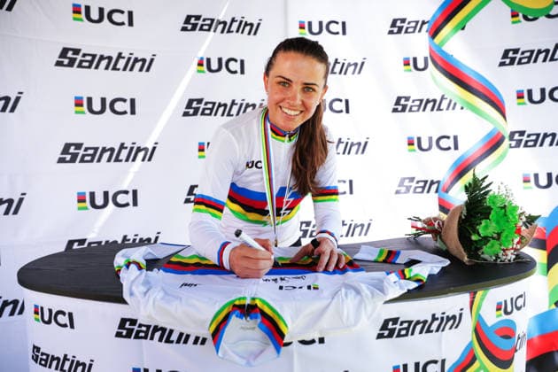 2026 UCI Mountain Bike World Championships Picture by Ed Sykes SWpix.com - 26 08 2026 - Cycling - 2026 UCI Mountain Bike World Championships - Val di Sole, Trentino, Italy - E-mountain bike (E-MTB) Cross Country - Women Elite Podium - Anna Spielmann (Austria) signing the Santini Rainbow Jersey Copyright: x xSWpix.comx(t axPhotographyxHubxLtd)xEdxSykes SWpix.comx SWP-3030-19493
