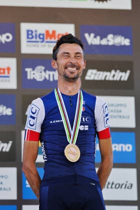 2026 UCI Mountain Bike World Championships Picture by Alex Whitehead SWpix.com - 26 08 2026 - Cycling - 2026 UCI Mountain Bike World Championships - Val di Sole, Trentino, Italy - E-mountain bike (E-MTB) Cross Country - Men Elite Podium - Stephane Tempier (France) receiving the Bronze Medal Copyright: x xSWpix.comx(t axPhotographyxHubxLtd)xAlexxWhitehead SWpix.comx SWP-3030-19494