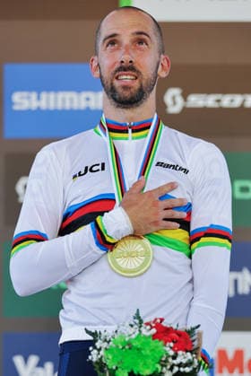 2026 UCI Mountain Bike World Championships Picture by Alex Whitehead SWpix.com - 26 08 2026 - Cycling - 2026 UCI Mountain Bike World Championships - Val di Sole, Trentino, Italy - E-mountain bike (E-MTB) Cross Country - Men Elite Podium - Jerome Gilloux (France) wins the Gold Medal to become World Champion Copyright: x xSWpix.comx(t axPhotographyxHubxLtd)xAlexxWhitehead SWpix.comx SWP-3030-19497