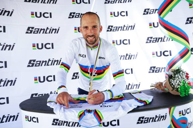 2026 UCI Mountain Bike World Championships Picture by Ed Sykes SWpix.com - 26 08 2026 - Cycling - 2026 UCI Mountain Bike World Championships - Val di Sole, Trentino, Italy - E-mountain bike (E-MTB) Cross Country - Men Elite Podium - Jerome Gilloux (France) signing the Santini Rainbow Jersey Copyright: x xSWpix.comx(t axPhotographyxHubxLtd)xEdxSykes SWpix.comx SWP-3030-19508