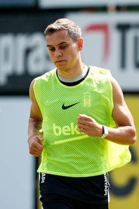 Besiktas complete preparations for Kauno Zalgiris Europa League Play-Off match ISTANBUL, TURKIYE - AUGUST 26: Besiktas player Leandro Trossard takes part in a training session at BJK Nevzat Demir Training Facilities ahead of the UEFA Europa League play-off second-leg match against Lithuanian side Kauno Zalgiris, on August 26, 2026 in Istanbul, Turkiye. Muhammed Ali Yigit Anadolu Istanbul Turkey. Editorial use only. Please get in touch for any other usage.  Copyright: x2026xAnadoluxMuhammedxAlixYigitx