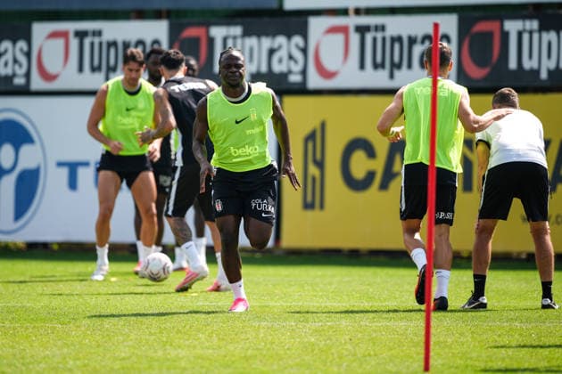 Besiktas complete preparations for Kauno Zalgiris Europa League Play-Off match ISTANBUL, TURKIYE - AUGUST 26: Besiktas player Junior Olaitan takes part in a training session at BJK Nevzat Demir Training Facilities ahead of the UEFA Europa League play-off second-leg match against Lithuanian side Kauno Zalgiris, on August 26, 2026 in Istanbul, Turkiye. Muhammed Ali Yigit Anadolu Istanbul Turkey. Editorial use only. Please get in touch for any other usage.  Copyright: x2026xAnadoluxMuhammedxAlixYigitx
