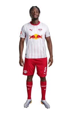 Achtung: Redaktionelle Nutzung honorarfrei - Attention: Free of charge for editorial use - El Chadaille Bitshiabu - RB Leipzig, Fußball, 1. Bundesliga *** El Chadaille Bitshiabu - RB Leipzig Soccer, Bundesliga 1 *** Note: Free of charge for editorial use. El Chadaille Bitshiabu, RB Leipzig, Soccer, Bundesliga 1 *** El Chadaille Bitshiabu, RB Leipzig, Soccer, Bundesliga 1
