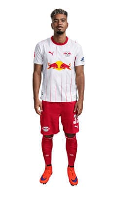 Achtung: Redaktionelle Nutzung honorarfrei - Attention: Free of charge for editorial use - Benjamin Henrichs - RB Leipzig, Fußball, 1. Bundesliga *** Benjamin Henrichs - RB Leipzig Soccer, Bundesliga 1 *** Note: Free of charge for editorial use Benjamin Henrichs, RB Leipzig, Soccer, Bundesliga 1 *** Benjamin Henrichs, RB Leipzig, Soccer, Bundesliga 1