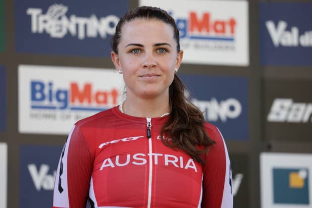 26.08.2026, Daolasa di Commezzadura, Val di Sole Bikeland, 2026 UCI MTB World Championship, WM, Weltmeisterschaft E-MTB XC Medals Ceremony (E-MTB Cross Country), Anna Spielmann 1 (AUT), 1st place, World Champion and gold medal of the Women Elite s E-Mtb Cross Country World Championships 2026 Daolasa di Commezzadura Val di Sole Bikeland Trento Italy *** August 26, 2026, Daolasa di Commezzadura, Val di Sole Bikeland, 2026 UCI MTB World Championships Women’s Elite MTB XC Medal Ceremony, Women’s Elite MTB Cross Country, Anna Spielmann 1 AUT, 1st place, World Champion and gold medalist at the 2026 Women’s Elite E-MTB Cross Country World Championships in Daolasa di Commezzadura, Val di Sole Bikeland, Trento, Italy Copyright: xJustPictures.ch FrancescoxMinghettix jp-en-FrMi-MNG_0017