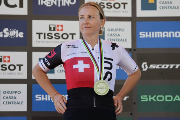 26.08.2026, Daolasa di Commezzadura, Val di Sole Bikeland, 2026 UCI MTB World Championship, WM, Weltmeisterschaft E-MTB XC Medals Ceremony (E-MTB Cross Country) Kathrin Stirnemann 2 (SUI), 2nd place and silver medal of the Women Elite s E-Mtb Cross Country World Championships 2026 Daolasa di Commezzadura Val di Sole Bikeland Trento Italy *** August 26, 2026, Daolasa di Commezzadura, Val di Sole Bikeland, 2026 UCI MTB World Championships Women s Elite MTB XC Medal Ceremony Women s Elite MTB Cross Country Kathrin Stirnemann 2 SUI, 2nd place and silver medal at the 2026 Women’s Elite E-MTB Cross Country World Championships in Daolasa di Commezzadura, Val di Sole Bikeland, Trento, Italy Copyright: xJustPictures.ch FrancescoxMinghettix jp-en-FrMi-MNG_0060