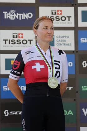 26.08.2026, Daolasa di Commezzadura, Val di Sole Bikeland, 2026 UCI MTB World Championship, WM, Weltmeisterschaft E-MTB XC Medals Ceremony (E-MTB Cross Country) Kathrin Stirnemann 2 (SUI), 2nd place and silver medal of the Women Elite s E-Mtb Cross Country World Championships 2026 Daolasa di Commezzadura Val di Sole Bikeland Trento Italy *** August 26, 2026, Daolasa di Commezzadura, Val di Sole Bikeland, 2026 UCI MTB World Championships Women s Elite MTB XC Medal Ceremony Women s Elite MTB Cross Country Kathrin Stirnemann 2 SUI, 2nd place and silver medal at the 2026 Women’s Elite E-MTB Cross Country World Championships in Daolasa di Commezzadura, Val di Sole Bikeland, Trento, Italy Copyright: xJustPictures.ch FrancescoxMinghettix jp-en-FrMi-MNG_0063