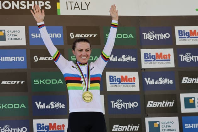 26.08.2026, Daolasa di Commezzadura, Val di Sole Bikeland, 2026 UCI MTB World Championship, WM, Weltmeisterschaft E-MTB XC Medals Ceremony (E-MTB Cross Country), Anna Spielmann 1 (AUT), 1st place, World Champion and gold medal of the Women Elite s E-Mtb Cross Country World Championships 2026 Daolasa di Commezzadura Val di Sole Bikeland Trento Italy *** August 26, 2026, Daolasa di Commezzadura, Val di Sole Bikeland, 2026 UCI MTB World Championships Women s Elite MTB XC Medal Ceremony, Women s Elite MTB Cross Country, Anna Spielmann 1 AUT, 1st place, World Champion and gold medalist at the 2026 Women’s Elite E-MTB Cross Country World Championships in Daolasa di Commezzadura, Val di Sole Bikeland, Trento, Italy Copyright: xJustPictures.ch FrancescoxMinghettix jp-en-FrMi-MNG_0083