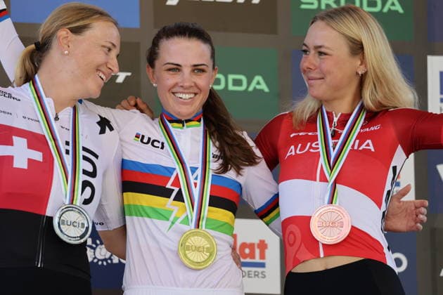 26.08.2026, Daolasa di Commezzadura, Val di Sole Bikeland, 2026 UCI MTB World Championship, WM, Weltmeisterschaft E-MTB XC Medals Ceremony (E-MTB Cross Country) Kathrin Stirnemann 2 (SUI), 2nd place and silver medal, Anna Spielmann 1 (AUT), 1st place, World Champion and gold medal and Tamara Wiedmann 6 (AUT), 3rd place and bronze medal of the Women Elite s E-Mtb Cross Country World Championships 2026 Daolasa di Commezzadura Val di Sole Bikeland Trento Italy *** August 26, 2026, Daolasa di Commezzadura, Val di Sole Bikeland, 2026 UCI MTB World Championships Women’s MTB XC Medals Ceremony Women’s MTB Cross Country: Kathrin Stirnemann 2 SUI, 2nd place and silver medal, Anna Spielmann 1 AUT, 1st place, World Champion, and gold medal; and Tamara Wiedmann 6 AUT, 3rd place and bronze medal at the 2026 Women’s Elite E-MTB Cross Country World Championships in Daolasa di Commezzadura, Val di Sole Bikeland, Trento, Italy Copyright: xJustPictures.ch FrancescoxMinghettix jp-en-FrMi-MNG_0139