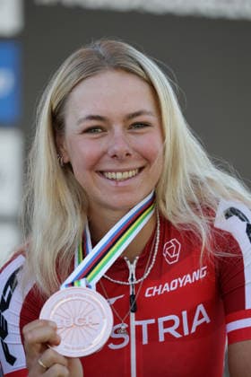 26.08.2026, Daolasa di Commezzadura, Val di Sole Bikeland, 2026 UCI MTB World Championship, WM, Weltmeisterschaft E-MTB XC Medals Ceremony (E-MTB Cross Country) Tamara Wiedmann 6 (AUT), 3rd place and bronze medal of the Women Elite s E-Mtb Cross Country World Championships 2026 Daolasa di Commezzadura Val di Sole Bikeland Trento Italy *** August 26, 2026, Daolasa di Commezzadura, Val di Sole Bikeland, 2026 UCI MTB World Championships Women’s MTB XC Medals Ceremony Women’s MTB Cross Country Tamara Wiedmann 6 AUT, 3rd place and bronze medal at the 2026 Women’s Elite MTB Cross Country World Championships in Daolasa di Commezzadura, Val di Sole Bikeland, Trento, Italy Copyright: xJustPictures.ch FrancescoxMinghettix jp-en-FrMi-MNG_0150