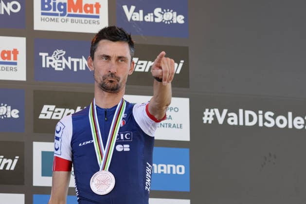 26.08.2026, Daolasa di Commezzadura, Val di Sole Bikeland, 2026 UCI MTB World Championship, WM, Weltmeisterschaft E-MTB XC Medals Ceremony (E-MTB Cross Country) Stephane Tempier 10 (FRA), 3rd place and bronze medal of the Men Elite s E-Mtb Cross Country World Championships 2026 Daolasa di Commezzadura Val di Sole Bikeland Trento Italy *** August 26, 2026, Daolasa di Commezzadura, Val di Sole Bikeland, 2026 UCI MTB World Championships Men s Elite MTB XC Medals Ceremony Men s Elite MTB Cross Country Stephane Tempier 10 FRA, 3rd place and bronze medal at the 2026 Men’s Elite E-MTB Cross Country World Championships in Daolasa di Commezzadura, Val di Sole Bikeland, Trento, Italy Copyright: xJustPictures.ch FrancescoxMinghettix jp-en-FrMi-MNG_0186