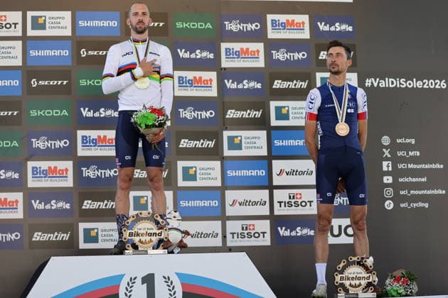 26.08.2026, Daolasa di Commezzadura, Val di Sole Bikeland, 2026 UCI MTB World Championship, WM, Weltmeisterschaft E-MTB XC Medals Ceremony (E-MTB Cross Country) JÃ rome Gilloux 1 (FRA), 1st place, World Champion and gold medal and Stephane Tempier 10 (FRA), 3rd place and bronze medal of the Men Elite s E-Mtb Cross Country World Championships 2026 emotional during the French National Anthem Daolasa di Commezzadura Val di Sole Bikeland Trento Italy *** August 26, 2026, Daolasa di Commezzadura, Val di Sole Bikeland, 2026 UCI MTB World Championships Men’s MTB XC Medals Ceremony Men’s MTB Cross Country Jérôme Gilloux 1 FRA, 1st place, World Champion, and gold medal; Stéphane Tempier 10 FRA, 3rd place and bronze medal at the 2026 Men’s Elite E-MTB Cross Country World Championships. Emotional moment during the French national anthem in Daolasa di Commezzadura, Val di Sole Bikeland, Trento, Italy Copyright: xJustPictures.ch FrancescoxMinghettix jp-en-FrMi-MNG_0240
