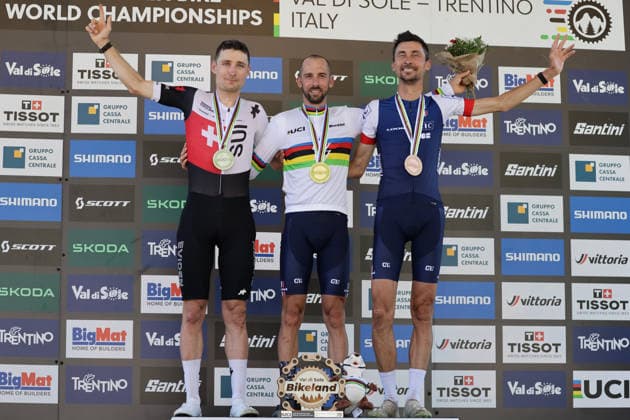 26.08.2026, Daolasa di Commezzadura, Val di Sole Bikeland, 2026 UCI MTB World Championship, WM, Weltmeisterschaft E-MTB XC Medals Ceremony (E-MTB Cross Country) Joris Ryf 2 (SUI), 2nd place and silver medal, JÃ rome Gilloux 1 (FRA), 1st place, World Champion and gold medal and Stephane Tempier 10 (FRA), 3rd place and bronze medal of the Men Elite s E-Mtb Cross Country World Championships 2026 Daolasa di Commezzadura Val di Sole Bikeland Trento Italy *** August 26, 2026, Daolasa di Commezzadura, Val di Sole Bikeland, 2026 UCI MTB World Championships Men’s MTB XC Medals Ceremony Men’s MTB Cross Country: Joris Ryf 2 SUI, 2nd place and silver medal, Jérôme Gilloux 1 FRA, 1st place, World Champion, and gold medal; and Stéphane Tempier 10 FRA, 3rd place and bronze medal at the 2026 Men’s Elite E-MTB Cross Country World Championships in Daolasa di Commezzadura, Val di Sole Bikeland, Trento, Italy Copyright: xJustPictures.ch FrancescoxMinghettix jp-en-FrMi-MNG_0250