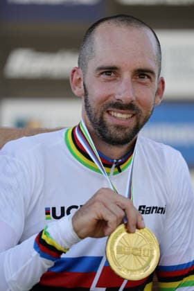 26.08.2026, Daolasa di Commezzadura, Val di Sole Bikeland, 2026 UCI MTB World Championship, WM, Weltmeisterschaft E-MTB XC Medals Ceremony (E-MTB Cross Country) JÃ rome Gilloux 1 (FRA), 1st place, World Champion and gold medal of the Men Elite s E-Mtb Cross Country World Championships 2026 Daolasa di Commezzadura Val di Sole Bikeland Trento Italy *** August 26, 2026, Daolasa di Commezzadura, Val di Sole Bikeland, 2026 UCI MTB World Championships Men s Elite MTB XC Medals Ceremony Men s Elite MTB Cross Country Jérôme Gilloux 1 FRA, 1st place, World Champion and gold medalist at the 2026 Men’s Elite E-MTB Cross Country World Championships in Daolasa di Commezzadura, Val di Sole Bikeland, Trento, Italy Copyright: xJustPictures.ch FrancescoxMinghettix jp-en-FrMi-MNG_0295