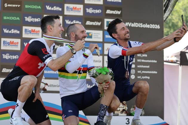 26.08.2026, Daolasa di Commezzadura, Val di Sole Bikeland, 2026 UCI MTB World Championship, WM, Weltmeisterschaft E-MTB XC Medals Ceremony (E-MTB Cross Country) Joris Ryf 2 (SUI), 2nd place and silver medal, JÃ rome Gilloux 1 (FRA), 1st place, World Champion and gold medal and Stephane Tempier 10 (FRA), 3rd place and bronze medal of the Men Elite s E-Mtb Cross Country World Championships 2026 Daolasa di Commezzadura Val di Sole Bikeland Trento Italy *** August 26, 2026, Daolasa di Commezzadura, Val di Sole Bikeland, 2026 UCI MTB World Championships Men’s MTB XC Medals Ceremony Men’s MTB Cross Country: Joris Ryf 2 SUI, 2nd place and silver medal, Jérôme Gilloux 1 FRA, 1st place, World Champion, and gold medal; and Stéphane Tempier 10 FRA, 3rd place and bronze medal at the 2026 Men’s Elite E-MTB Cross Country World Championships in Daolasa di Commezzadura, Val di Sole Bikeland, Trento, Italy Copyright: xJustPictures.ch FrancescoxMinghettix jp-en-FrMi-MNG_0302