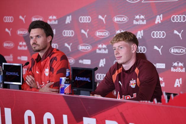 SOCCER - UEFA EL, RBS vs Mjaellby SALZBURG,AUSTRIA,26.AUG.26 - SOCCER - UEFA Europa League, play-off, Red Bull Salzburg vs Mjaellby AIF, preview, press conference, PK, Pressekonferenz RBS. Image shows head coach Danny Roehl and Valentin Sulzbacher (RBS).  GEPAxpictures xMathiasxMandl
