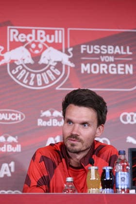 SOCCER - UEFA EL, RBS vs Mjaellby SALZBURG,AUSTRIA,26.AUG.26 - SOCCER - UEFA Europa League, play-off, Red Bull Salzburg vs Mjaellby AIF, preview, press conference, PK, Pressekonferenz RBS. Image shows head coach Danny Roehl (RBS).  GEPAxpictures xMathiasxMandl