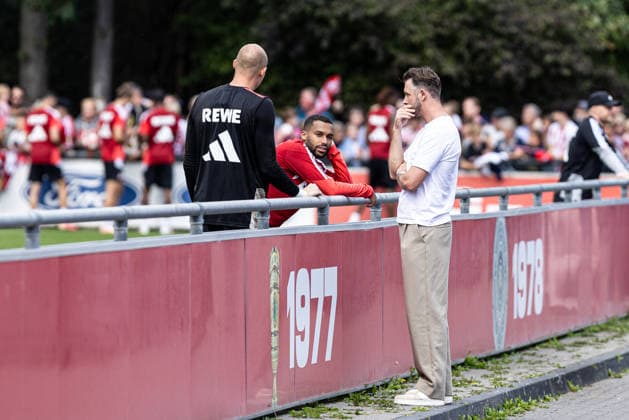 Training, 1.FC Köln, 26.08.2026 Mark Uth (1. FC Köln, Ex-Spieler bei Training von 1. FC Köln. Linton Maina (1. FC Köln, 37), Matthias Köbbing (1. FC Köln, 44) Training, 1.FC Köln, 26.08.2026 DFL regulations prohibit any use of photographs as image sequences and or quasi video. *** Training, 1. FC Köln, August 26, 2026 Mark Uth 1. FC Köln, former player at 1. FC Köln training Linton Maina 1. FC Köln, 37, Matthias Köbbing 1. FC Köln, 44 Training, 1. FC Köln, August 26, 2026 DFL regulations prohibit any use of photographs as image sequences and or quasi-video Copyright: xBEAUTIFULxSPORTS Buriakovx