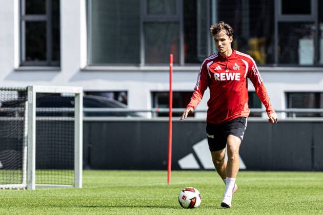 Training, 1.FC Köln, 26.08.2026 Rav van den Berg (1. FC Köln, 33) Training, 1.FC Köln, 26.08.2026 DFL regulations prohibit any use of photographs as image sequences and or quasi video. *** Training, 1. FC Köln, August 26, 2026 Rav van den Berg 1. FC Köln, 33 Training, 1. FC Köln, August 26, 2026 DFL regulations prohibit any use of photographs as image sequences and or quasi-video Copyright: xBEAUTIFULxSPORTS Buriakovx
