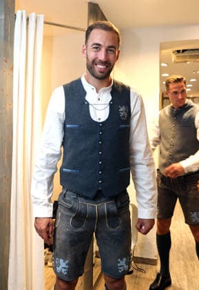 Fussball, Herren, Wiesn Einkleidung, Saison 2026 2027, TSV 1860 München, Trachten Angermaier Michael Eberwein (TSV 1860 München) in Tracht, Lederhose