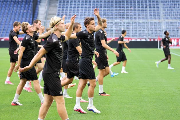 SOCCER - UEFA EL, RBS vs Mjaellby SALZBURG,AUSTRIA,26.AUG.26 - SOCCER - UEFA Europa League, play-off, Red Bull Salzburg vs Mjaellby AIF, preview, training Mjaellby. Image shows players of Maellby.  GEPAxpictures xMathiasxMandl
