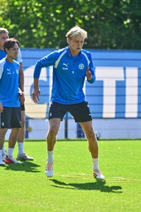 26.08.2026, Fußball, Herren, 2.BL, Saison 2026 2027, Training Holstein Kiel Neuzugang Noah Madsen Kiel, Projensdorf Projensdorf, Trainigsplatz Schleswig-Holstein Deutschland *** August 26, 2026, Soccer, Men s, 2nd Division, 2026–2027 Season, Training: Holstein Kiel s new signing Noah Madsen in Kiel, Projensdorf, Projensdorf, Training Ground, Schleswig-Holstein, Germany