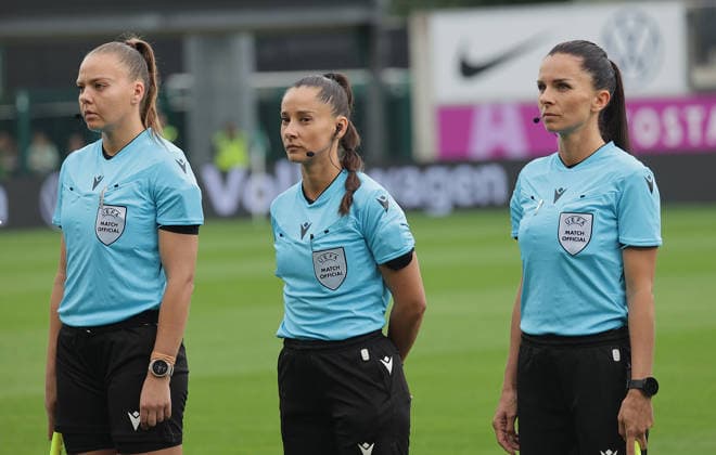 Schiedsrichterin Luliana Demetrescu (Rumaenien) Fussball, Frauen, Saison 2026 2027, Womens Champions LeagueQualifikation, 3.Runde, VfL Wolfsburg gegen Inter Mailand