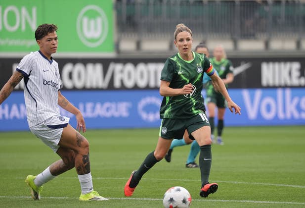 Samantha van Diemen (Inter Mailand), Svenja Huth (VfL Wolfsburg) Fussball, Frauen, Saison 2026 2027, Womens Champions LeagueQualifikation, 3.Runde, VfL Wolfsburg gegen Inter Mailand